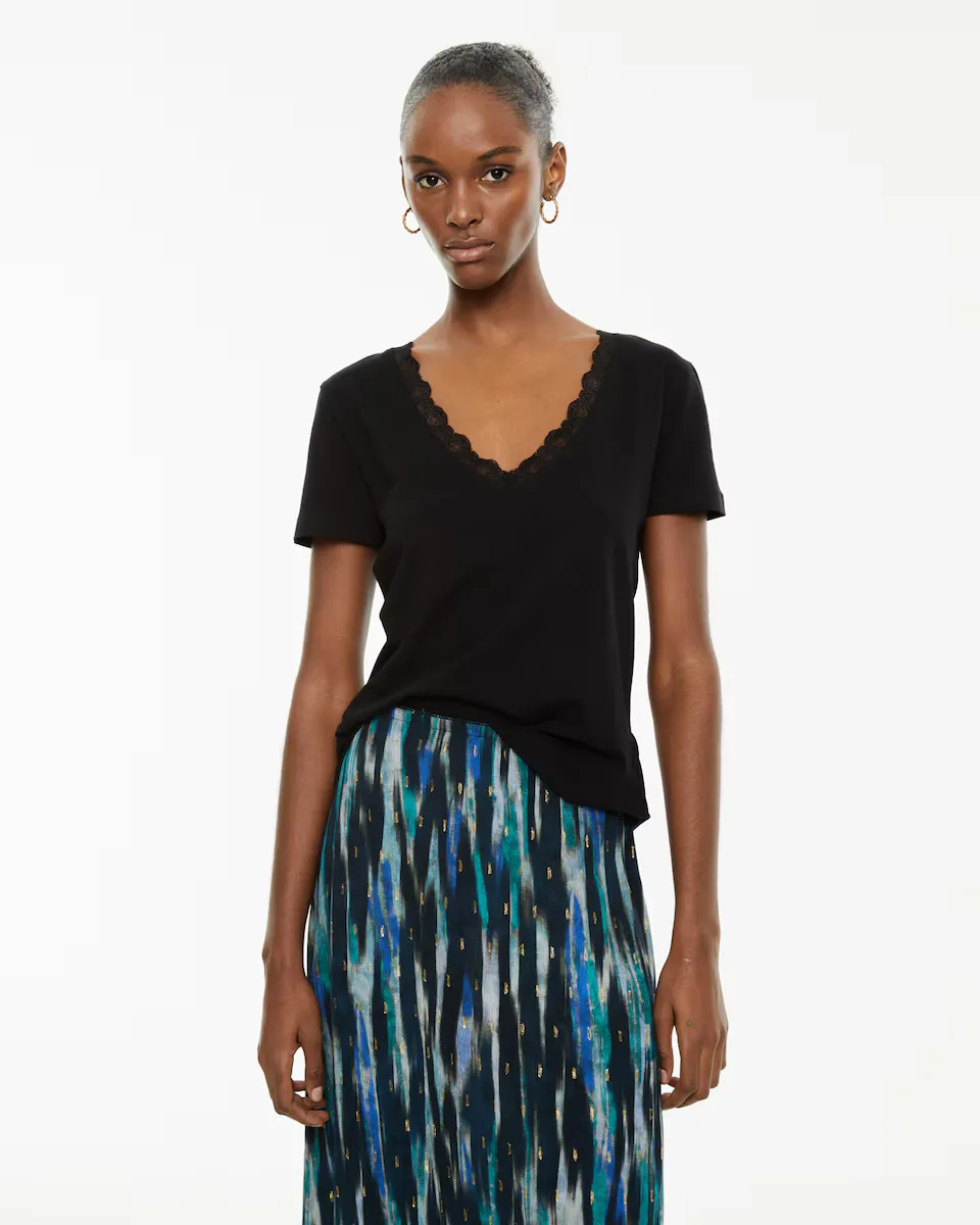 Женская приталенная футболка с коротким рукавом и кружевом System Action, чёрный
Женская приталенная футболка с коротким рукавом и кружевом System Action, чёрный