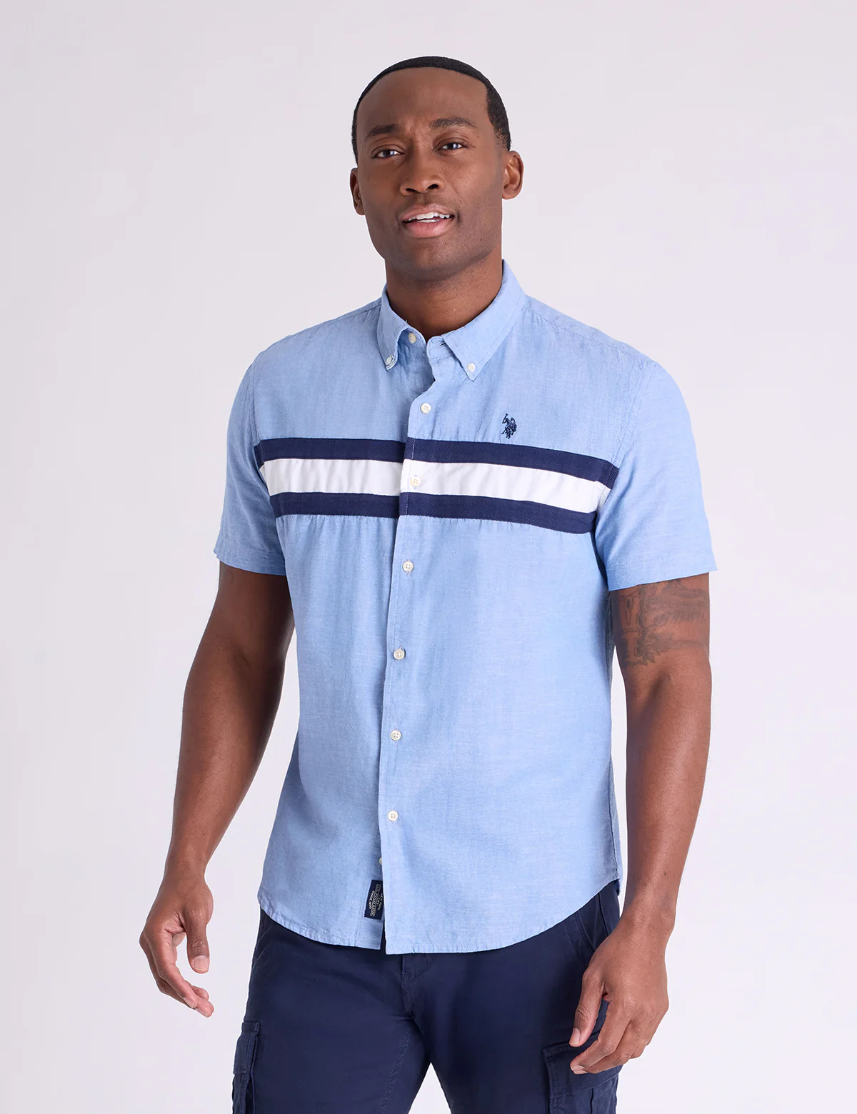 Рубашка U.S. Polo Assn Short Sleeve Chest Stripe Slub Chambray, голубой
Рубашка U.S. Polo Assn Short Sleeve Chest Stripe Slub Chambray, голубой