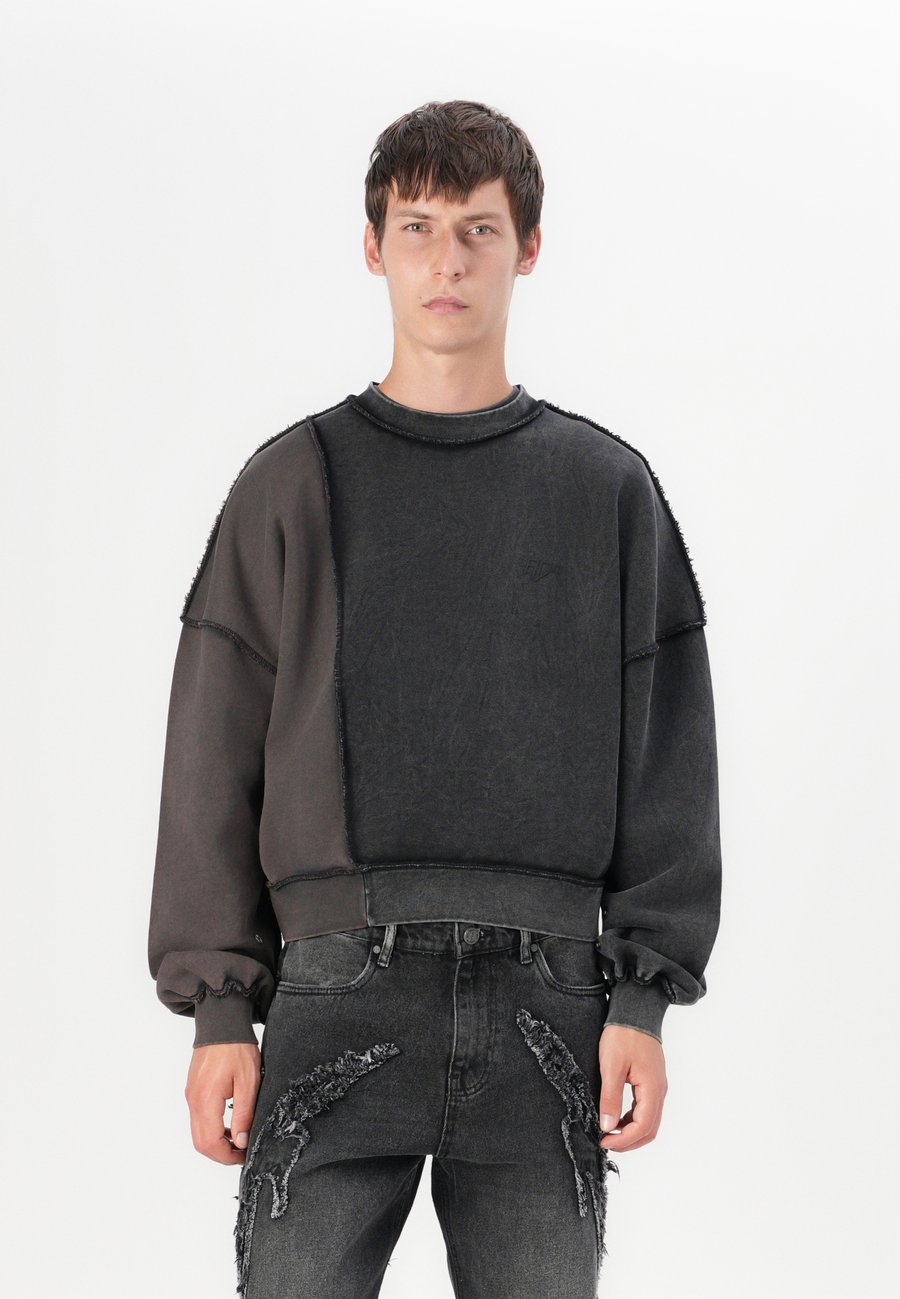 Толстовка Atelier de roupa CLEAVE, Black/Grey/Black, Черный, Толстовка Atelier de roupa CLEAVE, Black/Grey/Black
Толстовка Atelier de roupa CLEAVE, Black/Grey/Black, Черный, Толстовка Atelier de roupa CLEAVE, Black/Grey/Black