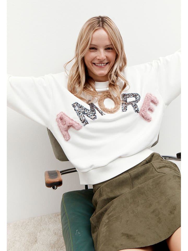 Белая толстовка More & More
Белая толстовка More & More