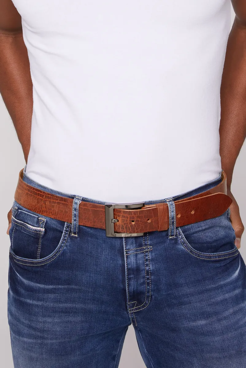 Кожаный ремень CAMP DAVID с надписью-логотипом, коричневый
Кожаный ремень CAMP DAVID с надписью-логотипом, коричневый