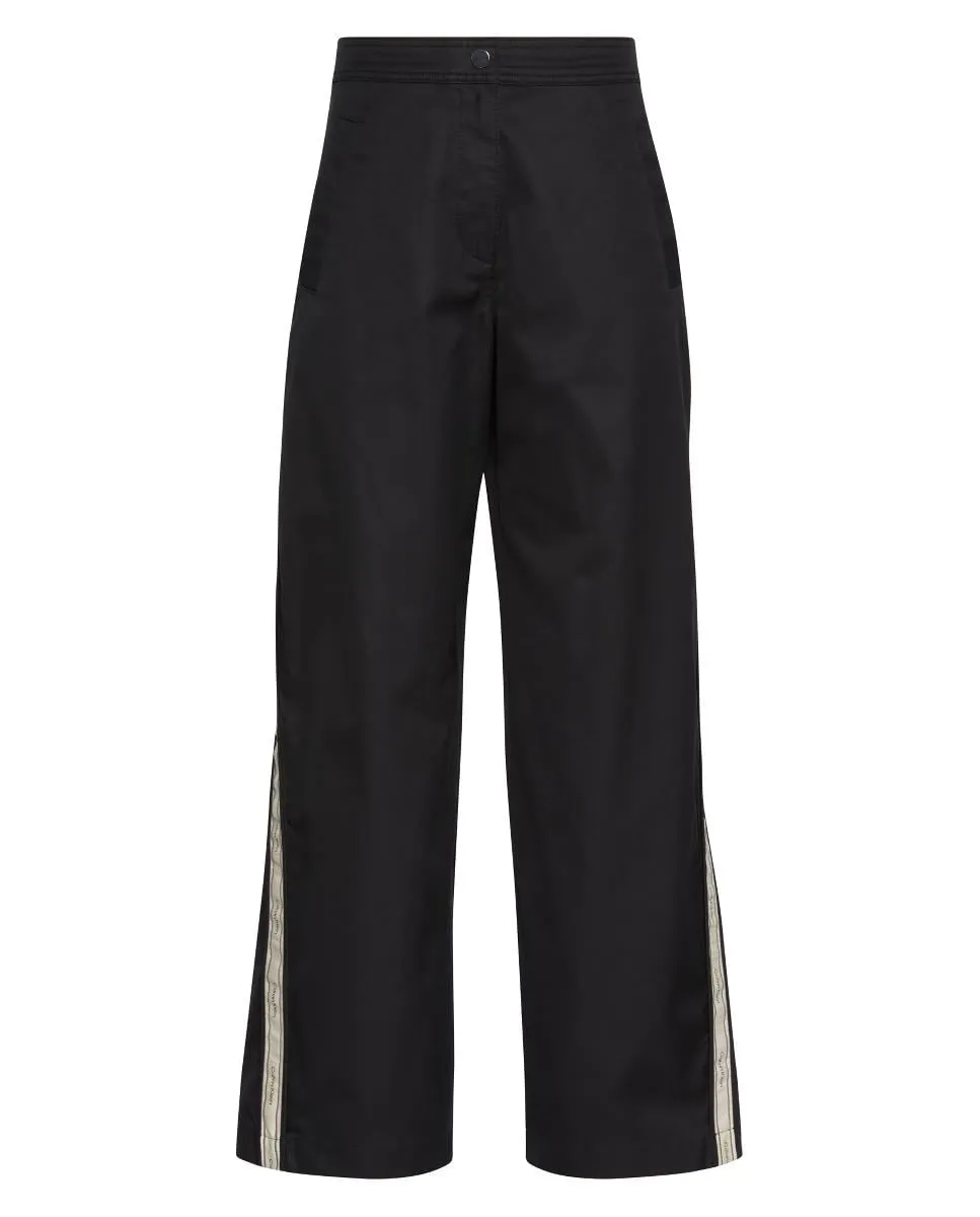 Женские брюки с логотипом на боку Calvin Klein Jeans, черный
Женские брюки с логотипом на боку Calvin Klein Jeans, черный