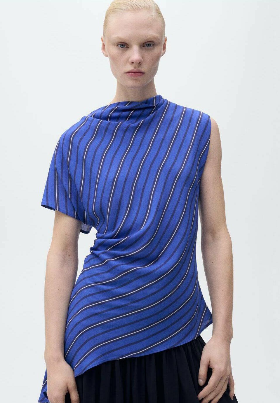 Блуза CALANDRE Mango, темно-синий
Блуза CALANDRE Mango, темно-синий