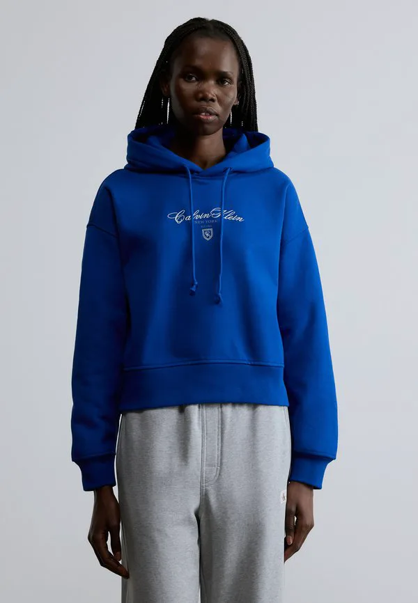 Укороченная толстовка с графическим принтом Calvin Klein Jeans, Admiral Blue, Синий, Укороченная толстовка с графическим принтом Calvin Klein Jeans, Admiral Blue
Укороченная толстовка с графическим принтом Calvin Klein Jeans, Admiral Blue, Синий, Укороченная толстовка с графическим принтом Calvin Klein Jeans, Admiral Blue