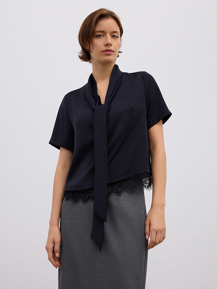 BGN Черная блузка
BGN Черная блузка