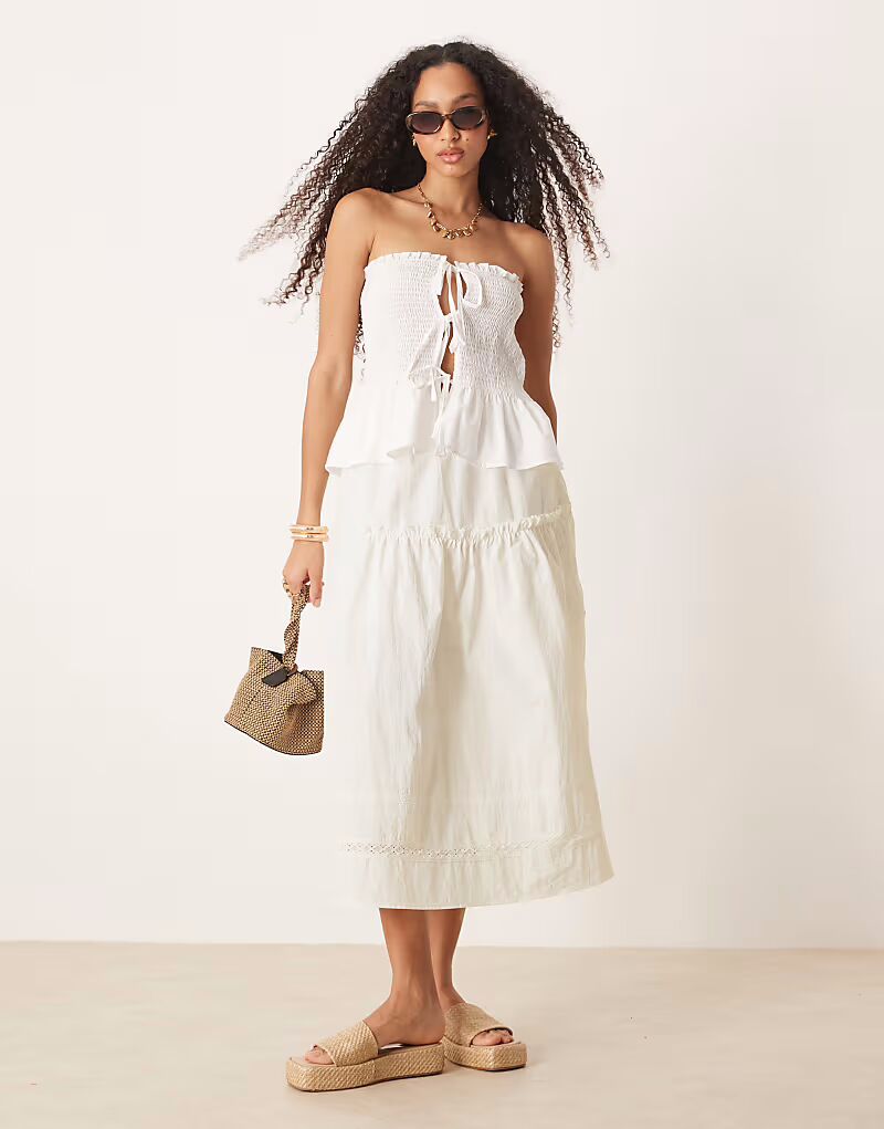Юбка миди в стиле бохо с вышитым подолом белого цвета Asos Design
Юбка миди в стиле бохо с вышитым подолом белого цвета Asos Design