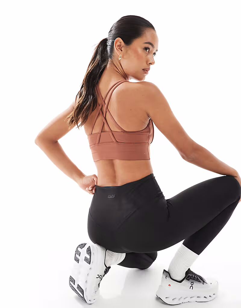Спортивный бюстгальтер Agon в цвете сиена
Спортивный бюстгальтер Agon в цвете сиена