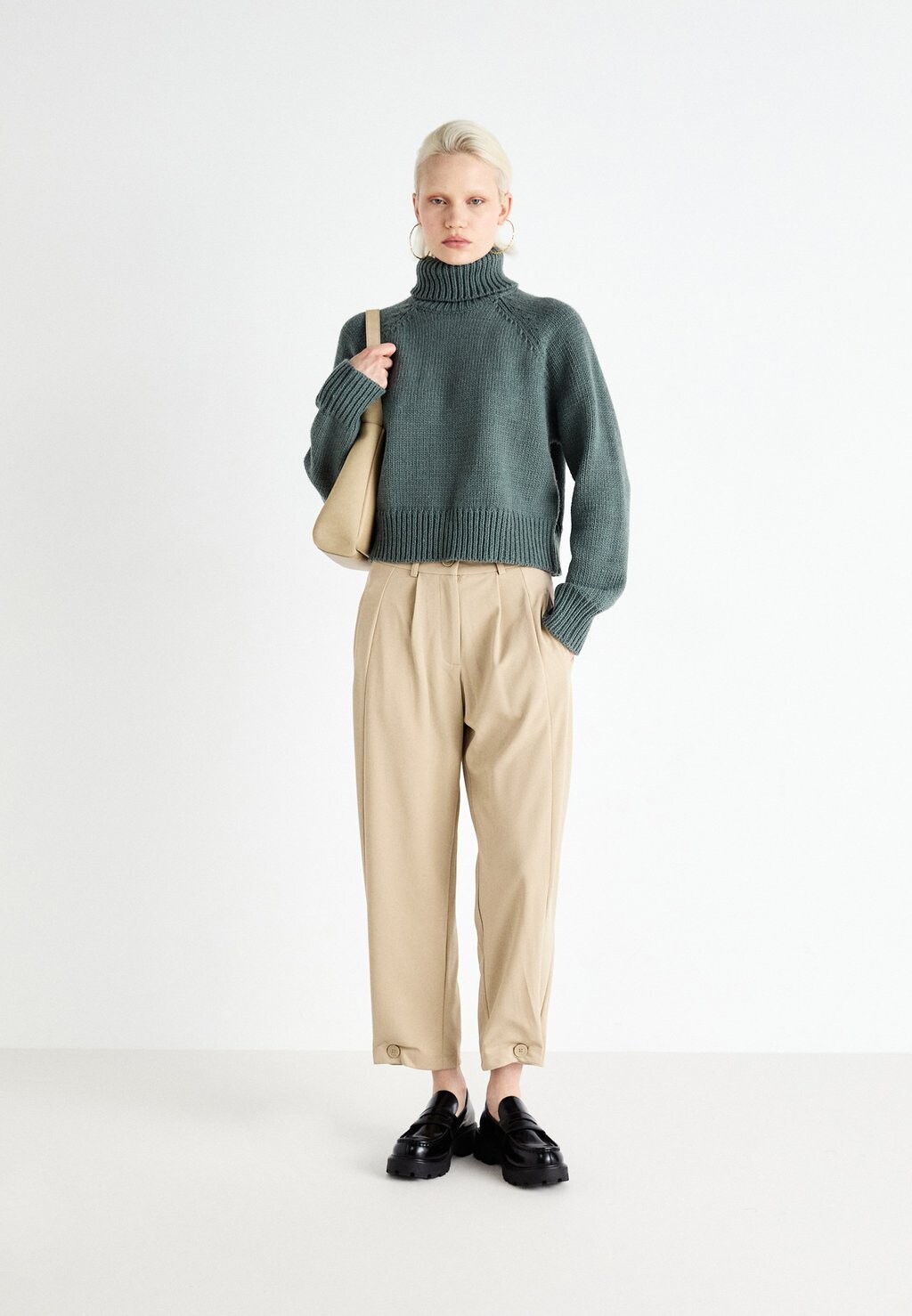 Джемпер VMMIRANDA ROLLNECK SHORT Vero Moda, серый 
Джемпер VMMIRANDA ROLLNECK SHORT Vero Moda, серый