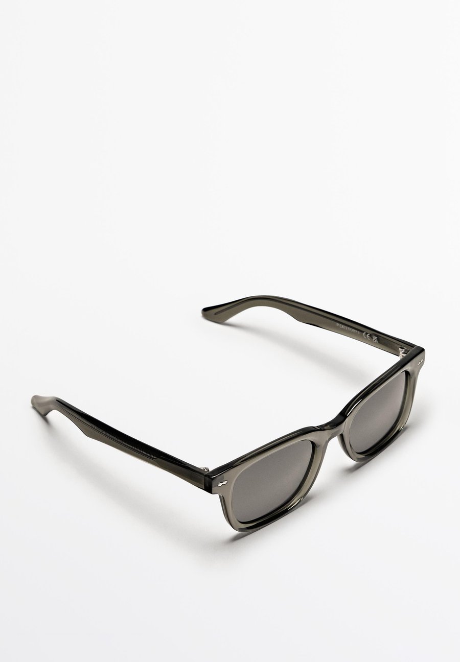 Солнцезащитные очки Massimo Dutti Sunglasses, Green
Солнцезащитные очки Massimo Dutti Sunglasses, Green