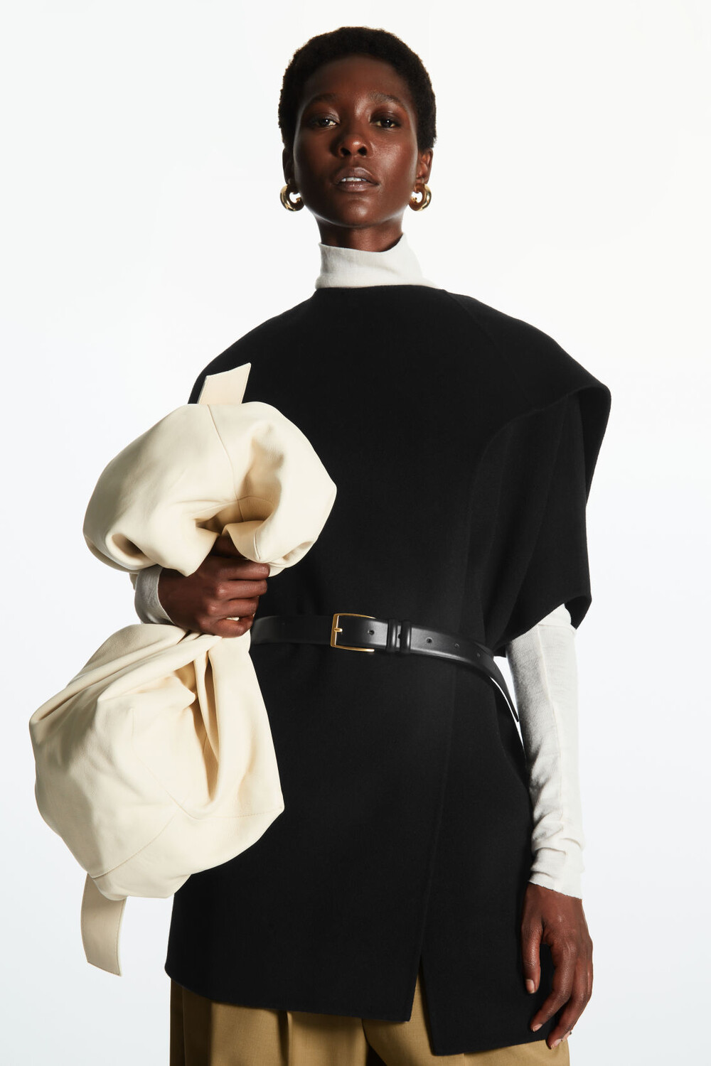 Накидка из шерсти, черный
Накидка из шерсти, черный