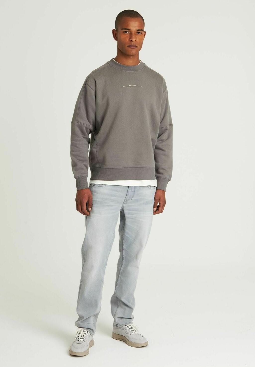 Спортивный свитер IDO CHASIN', серый
Спортивный свитер IDO CHASIN', серый