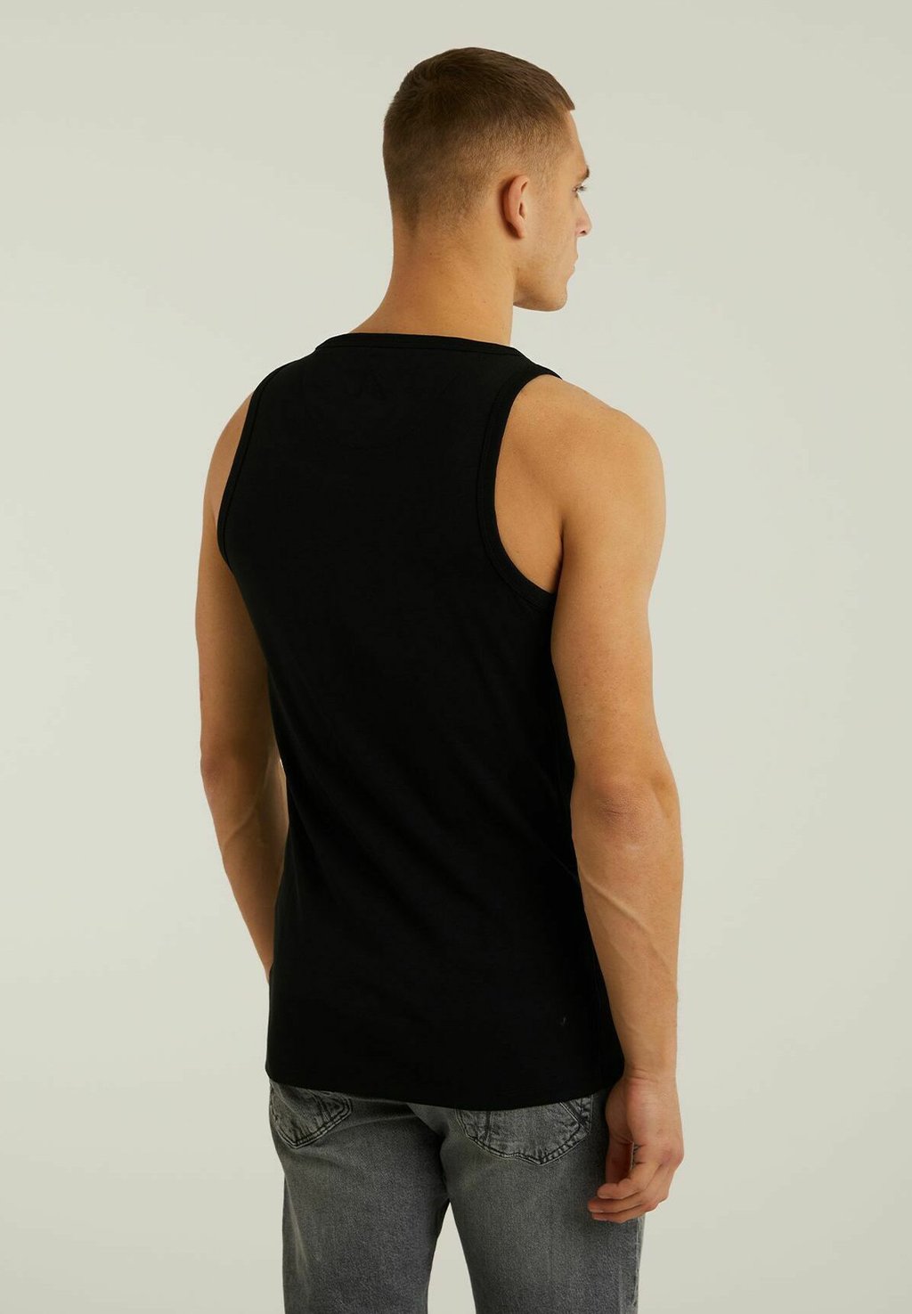 Базовый слой TANK-B CHASIN', черный
Базовый слой TANK-B CHASIN', черный