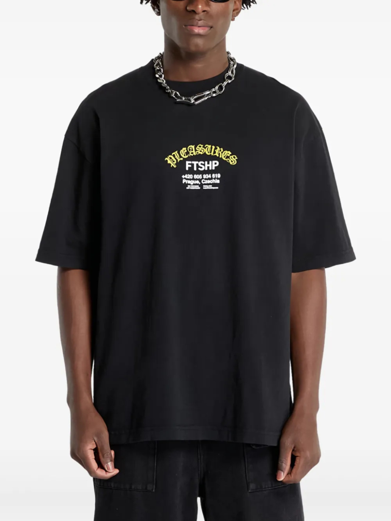 Футболка с графическим принтом Pleasures, черный 
Футболка с графическим принтом Pleasures, черный