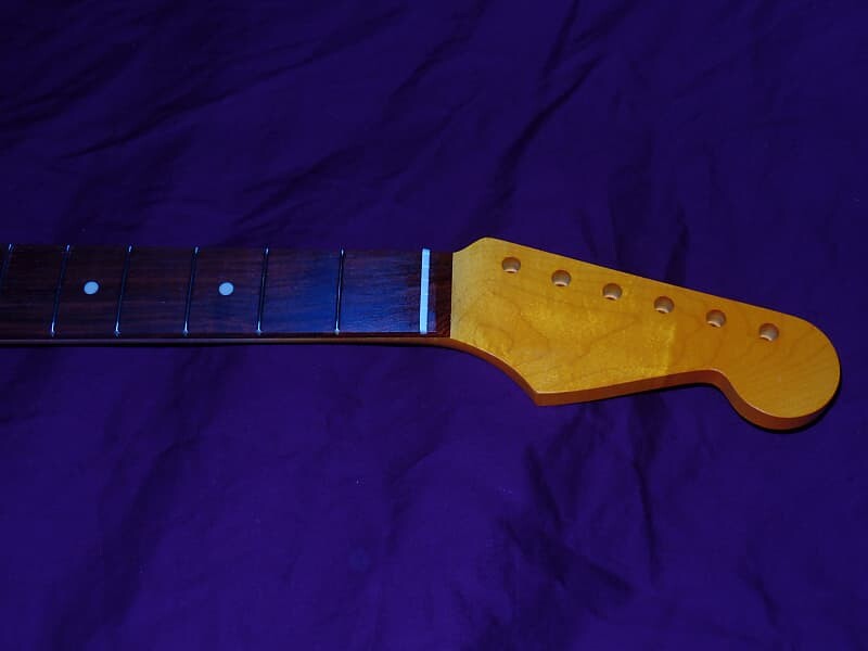 FAT 21 Fret Relic 9.5 C Stratocaster Vintage Rosewood Allparts Fender Лицензионный гриф Stratocaster Neck
FAT 21 Fret Relic 9.5 C Stratocaster Vintage Rosewood Allparts Fender Лицензионный гриф Stratocaster Neck