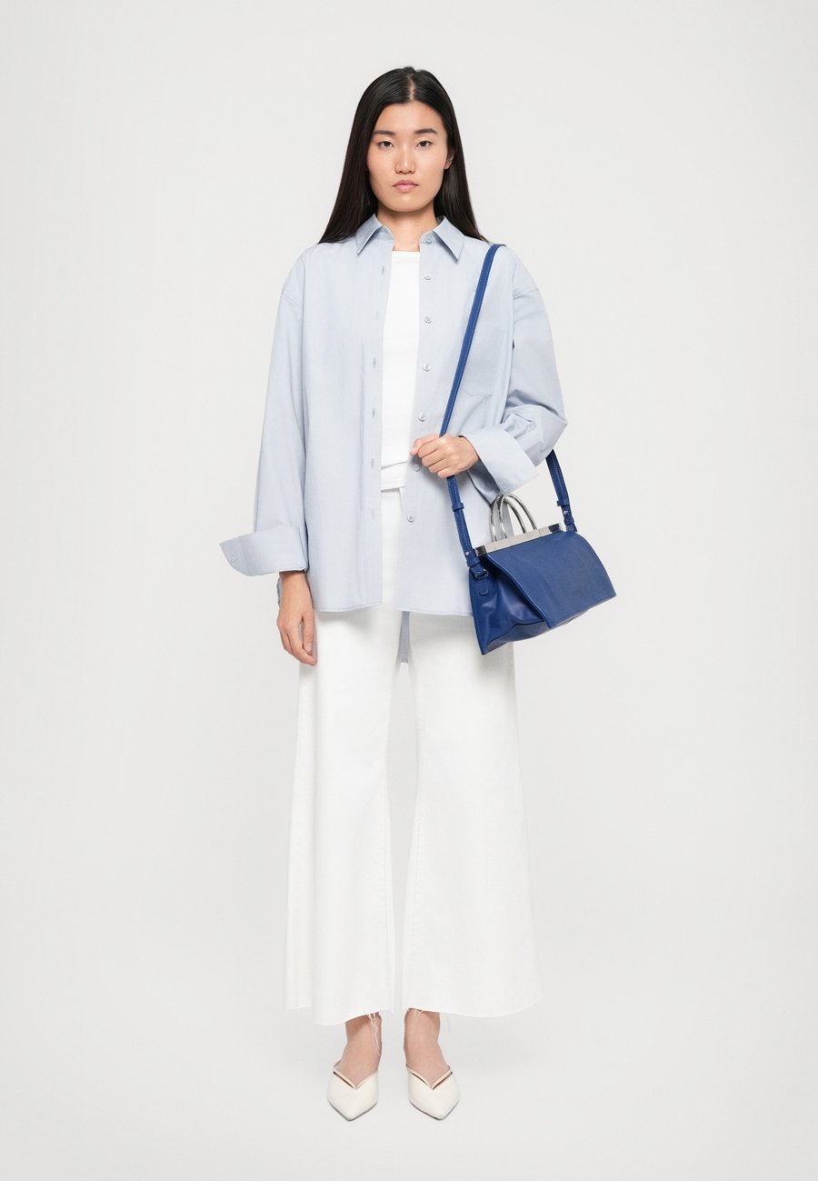 Сумка кросс-боди MAX&Co. SOLELONG, Navyblau/Blue
Сумка кросс-боди MAX&Co. SOLELONG, Navyblau/Blue