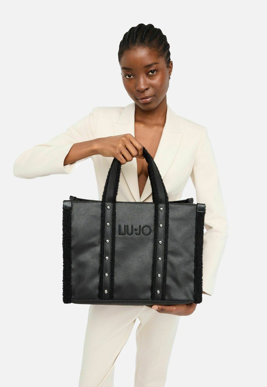 Сумка-шоппер LIU JO SHOPPING WITH STRAP, Black
Сумка-шоппер LIU JO SHOPPING WITH STRAP, Black