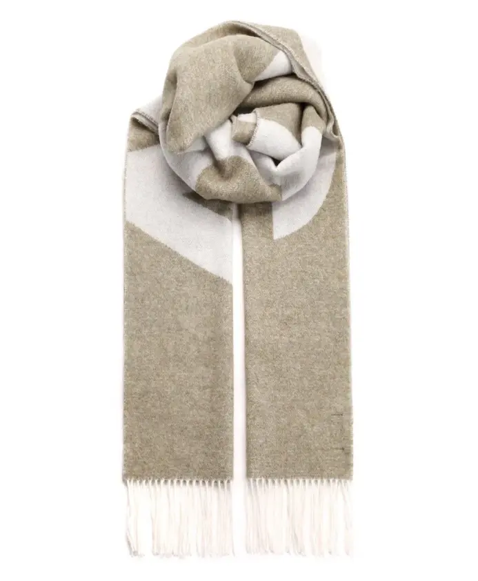 Модный шарф на все случаи жизни A.P.C., бежевый
Модный шарф на все случаи жизни A.P.C., бежевый