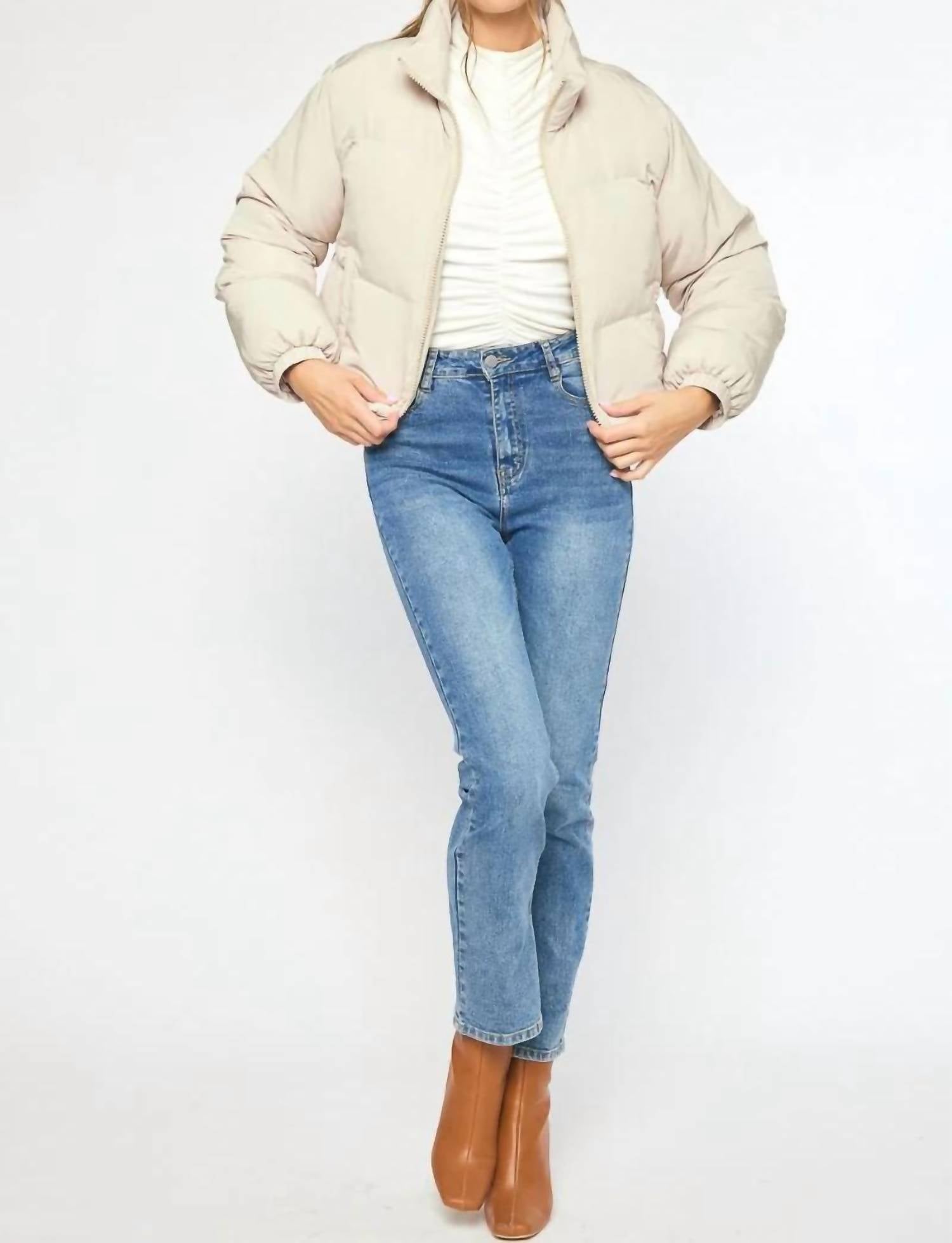 Укороченная стеганая куртка на молнии кремового цвета entro, Бежевый, Укороченная стеганая куртка на молнии кремового цвета entro
Укороченная стеганая куртка на молнии кремового цвета entro, Бежевый, Укороченная стеганая куртка на молнии кремового цвета entro