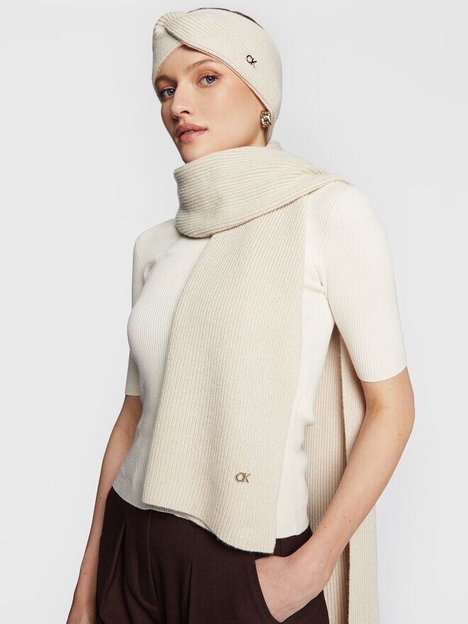 Шарф Calvin Klein, бежевый
Шарф Calvin Klein, бежевый