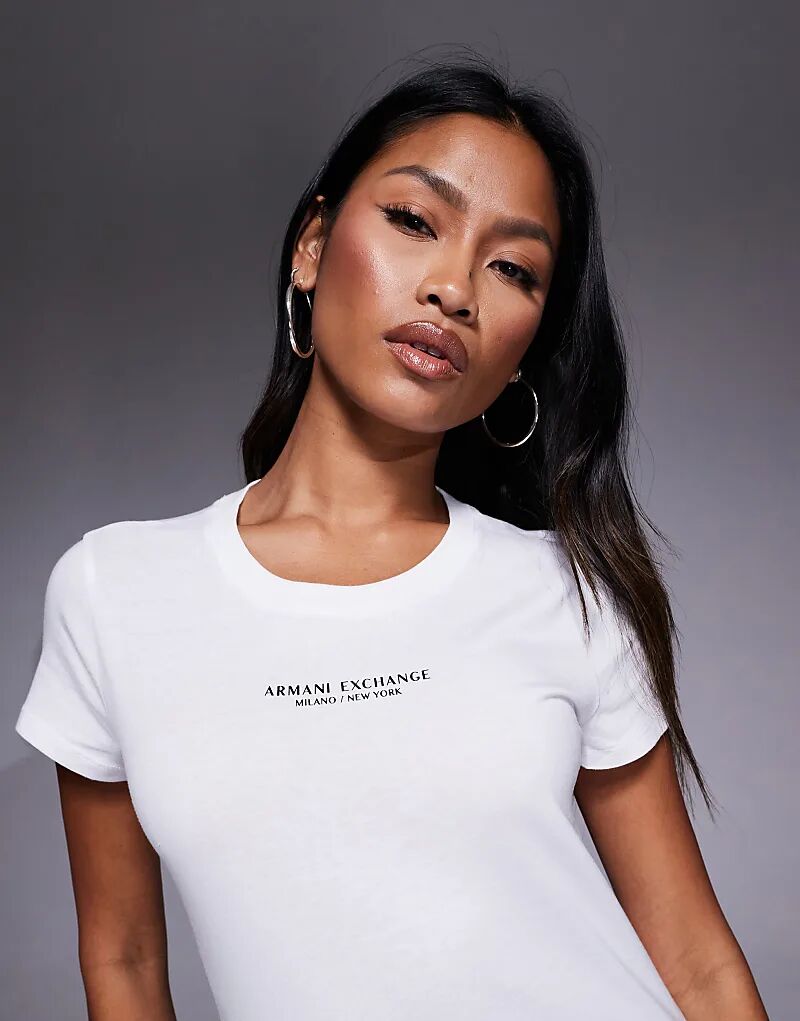 Футболка с центральным логотипом Armani Exchange белого цвета
Футболка с центральным логотипом Armani Exchange белого цвета