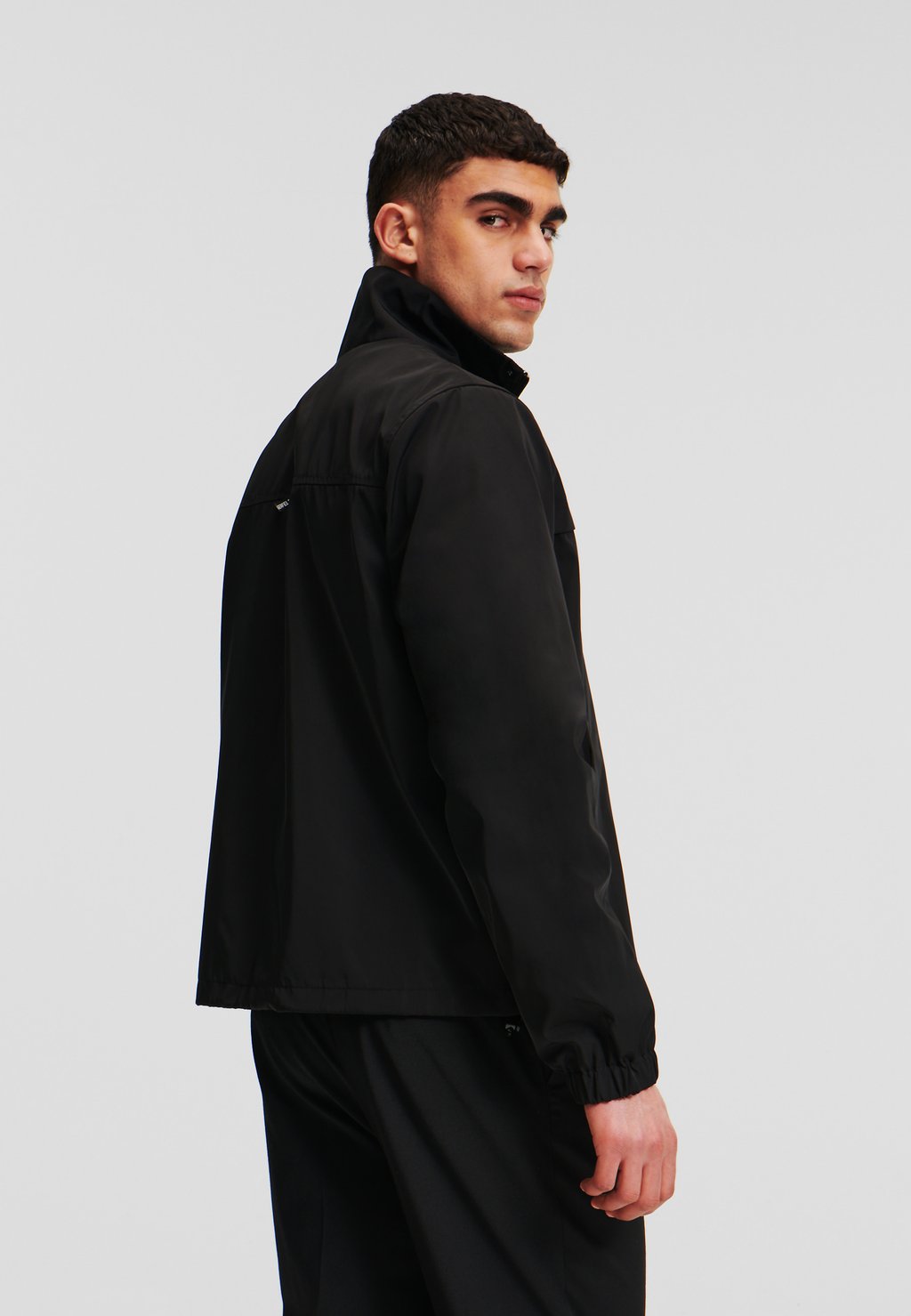 Куртка для активного отдыха SHORT LOGO KARL LAGERFELD, черный
Куртка для активного отдыха SHORT LOGO KARL LAGERFELD, черный