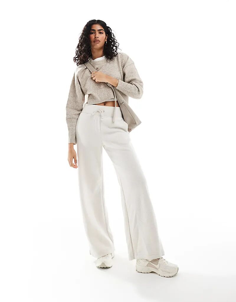 Широкие флисовые брюки-джоггеры Phoenix бежевого цвета Nike
Широкие флисовые брюки-джоггеры Phoenix бежевого цвета Nike