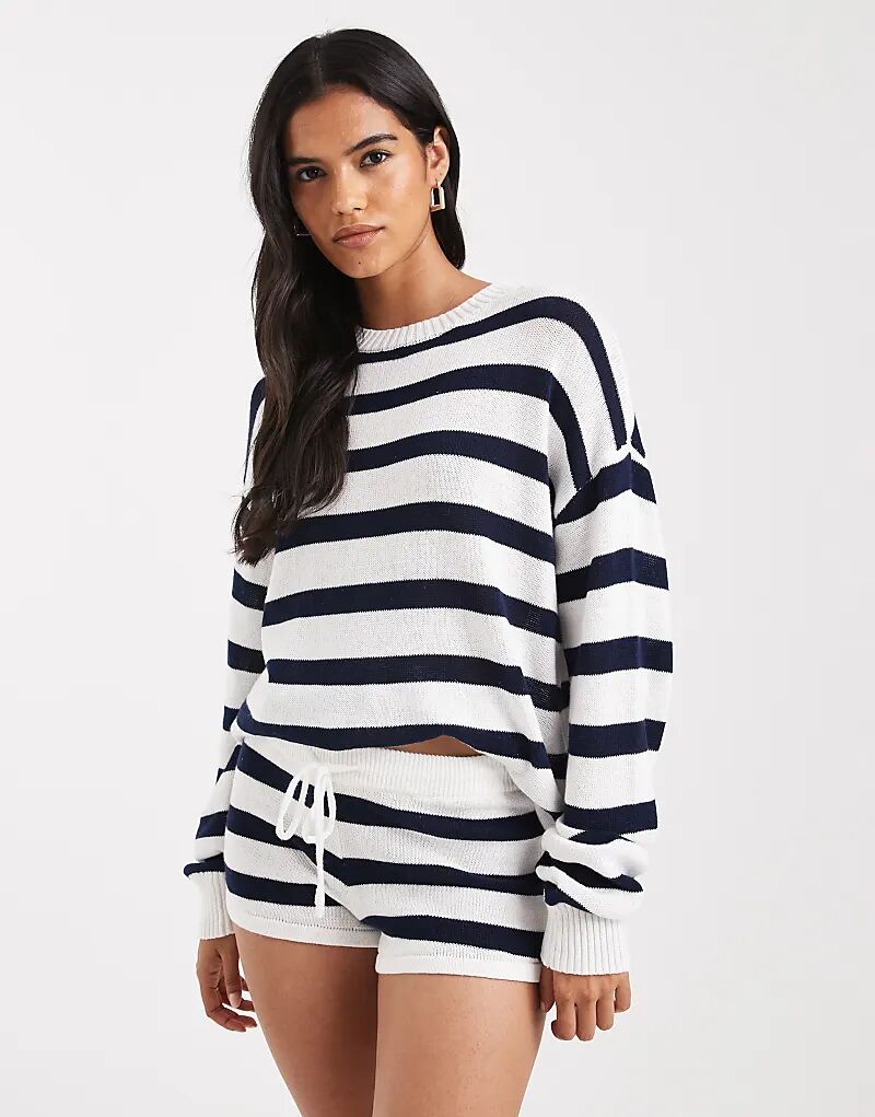 Полосатые трикотажные шорты Edikted Amaris темно-синего и белого цвета
Полосатые трикотажные шорты Edikted Amaris темно-синего и белого цвета