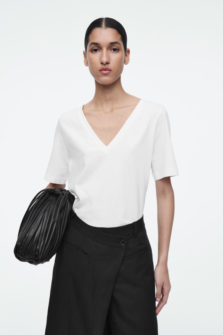 Повседневная футболка с v-образным вырезом Cos, белый
Повседневная футболка с v-образным вырезом Cos, белый