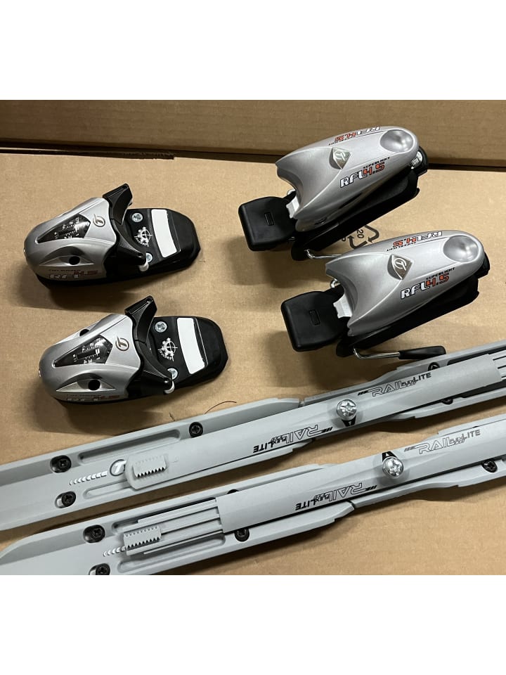 Tyrolia Крепления для лыж серебристого цвета
Tyrolia Крепления для лыж серебристого цвета