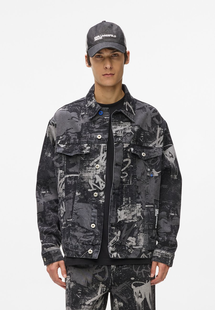 Куртка Karl Lagerfeld Jeans KLJ AOP DENIM JACKET, Washed Black Aop/Black
Куртка Karl Lagerfeld Jeans KLJ AOP DENIM JACKET, Washed Black Aop/Black