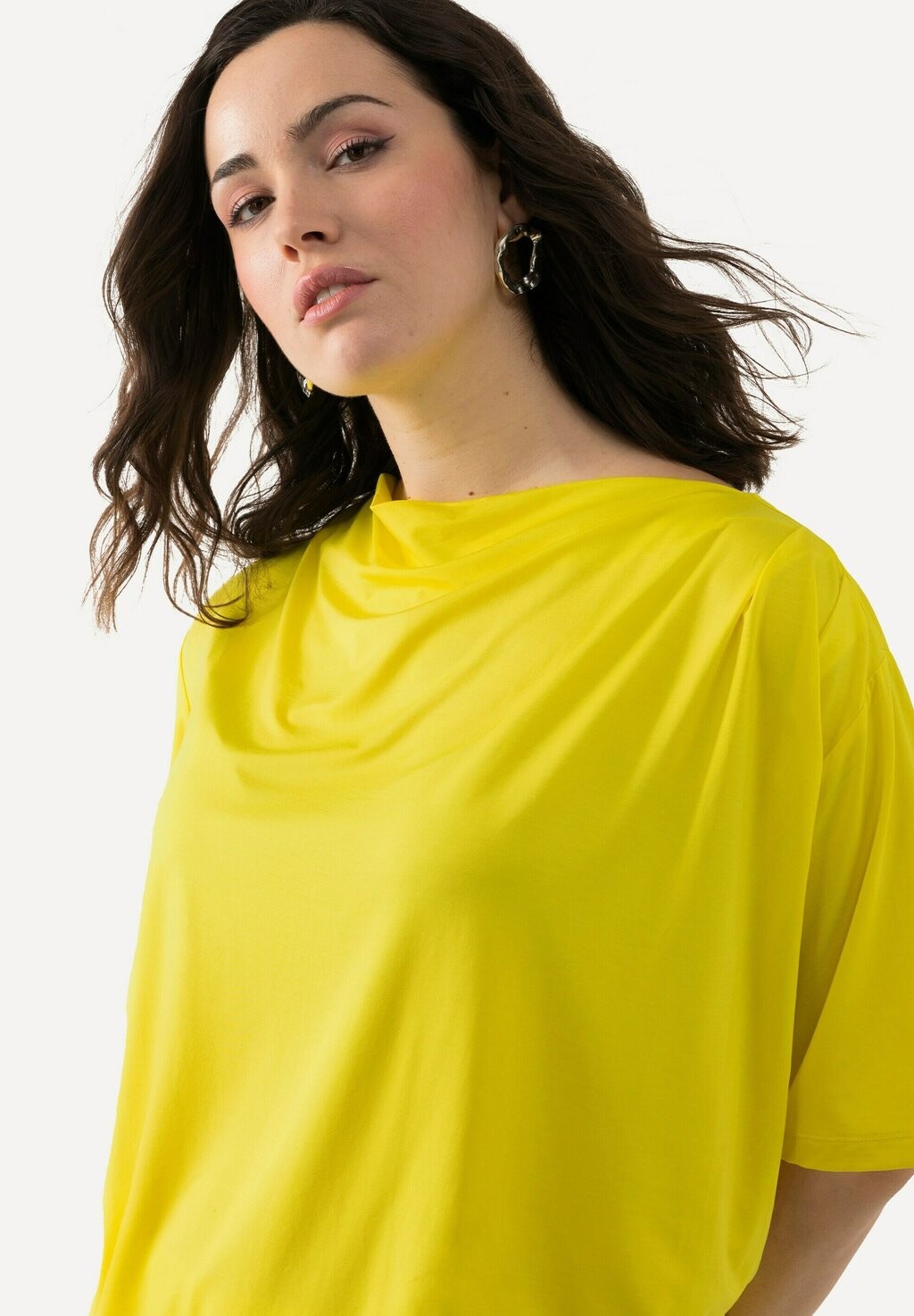 Базовая футболка WATERFALL NECKLINE SHORT SLEEVE Ulla Popken, светло-желтый
Базовая футболка WATERFALL NECKLINE SHORT SLEEVE Ulla Popken, светло-желтый