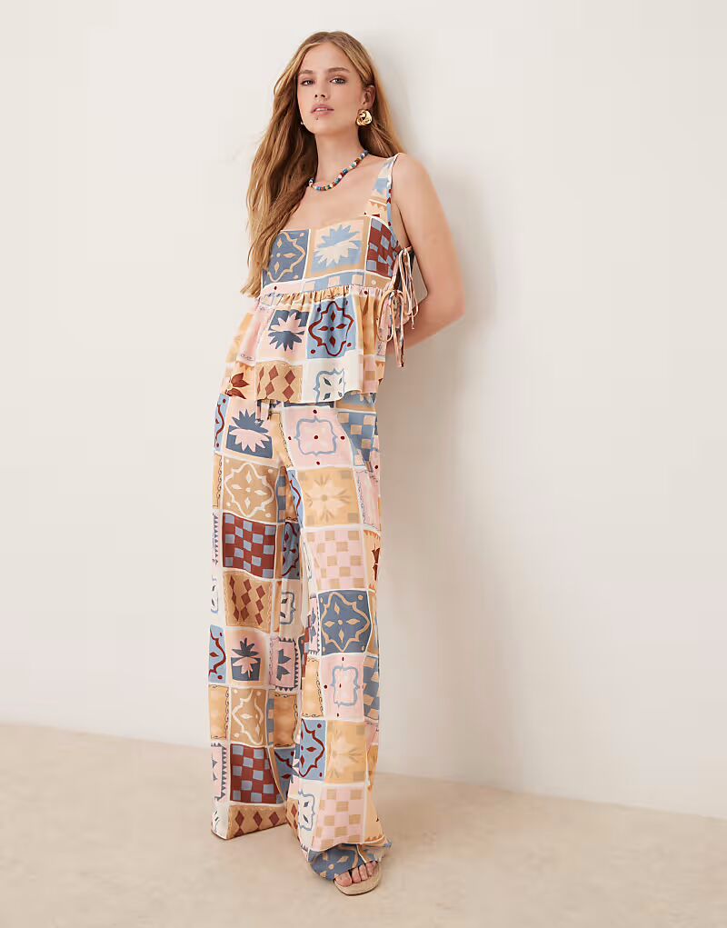 Широкие брюки из льняной смеси с завязкой спереди и плиточным принтом Asos Design
Широкие брюки из льняной смеси с завязкой спереди и плиточным принтом Asos Design