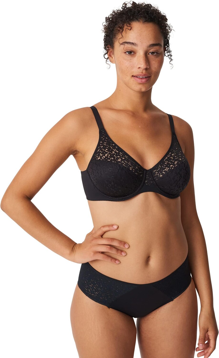 Формованный бюстгальтер без подкладки с полным покрытием Norah Chantelle, черный
Формованный бюстгальтер без подкладки с полным покрытием Norah Chantelle, черный