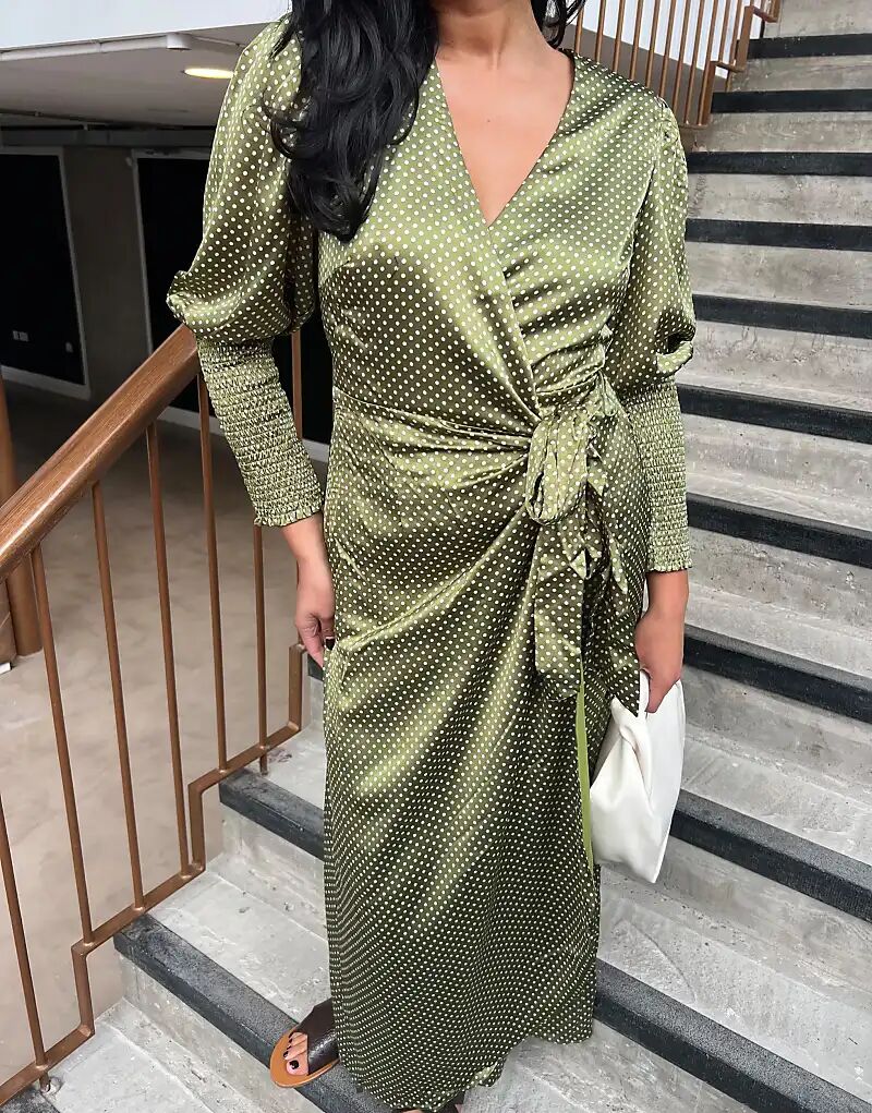 Платье макси с запахом и завязкой в мелкий зеленый горошек Narrated
Платье макси с запахом и завязкой в мелкий зеленый горошек Narrated