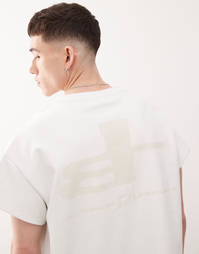 Cheap Monday x Landon Barker - Футболка свободного кроя белого цвета с принтом на спине
Cheap Monday x Landon Barker - Футболка свободного кроя белого цвета с принтом на спине