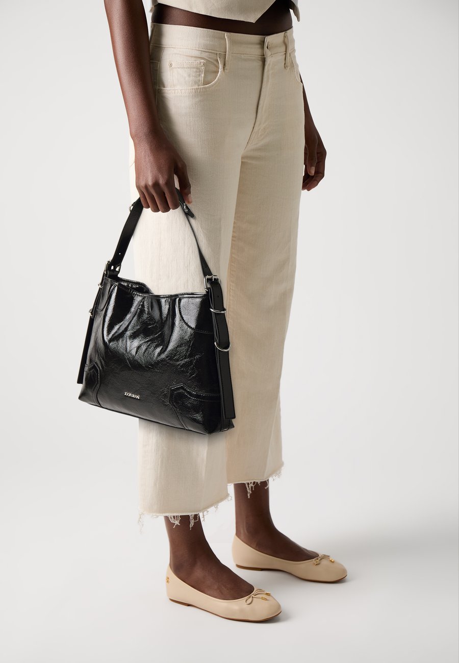 Сумка кросс-боди JOOP! Jeans MASSA AUBREY HOBO, Black
Сумка кросс-боди JOOP! Jeans MASSA AUBREY HOBO, Black