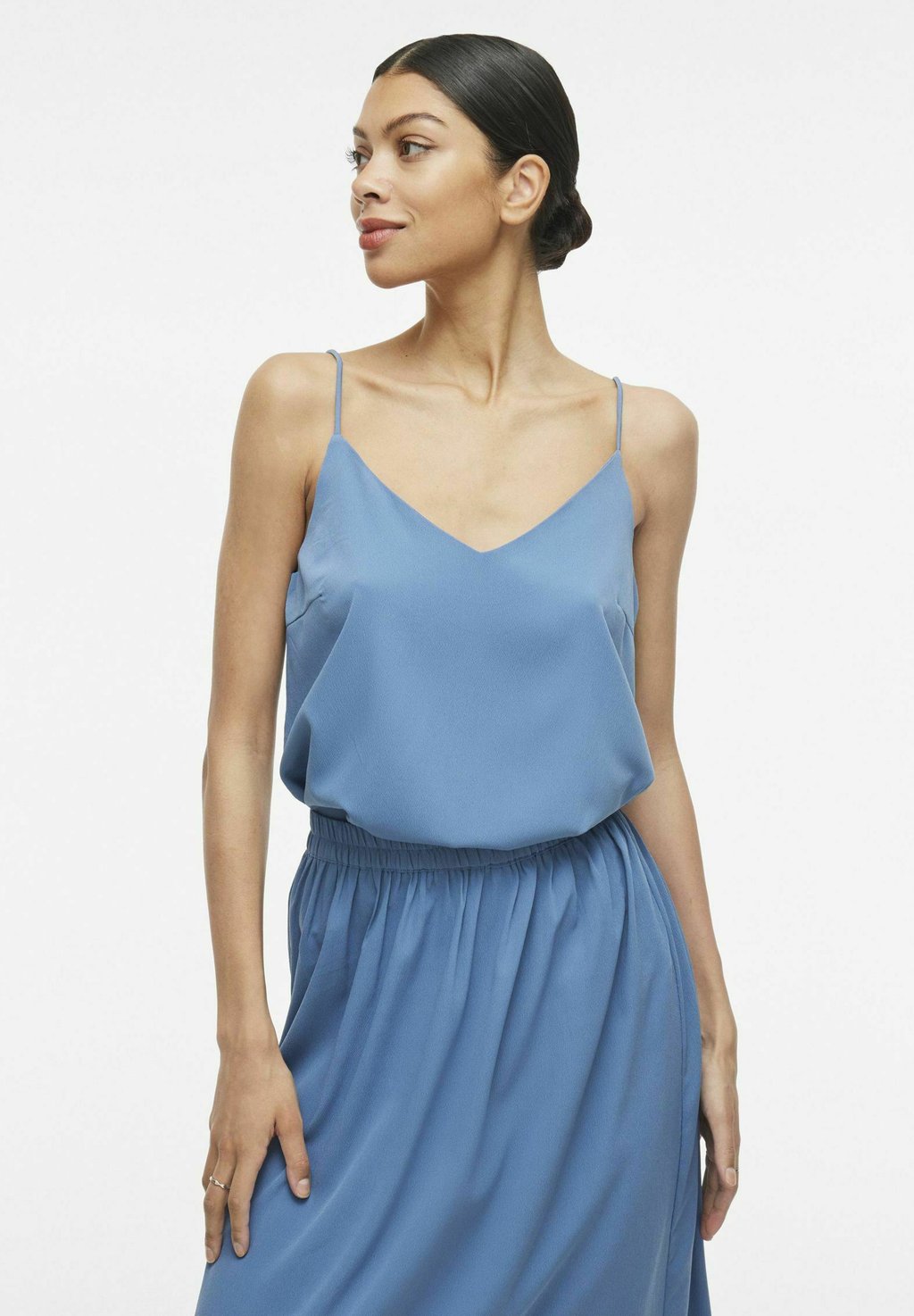 Топ TRÄGER V-AUSSCHNITT VILA, темно-синий
Топ TRÄGER V-AUSSCHNITT VILA, темно-синий