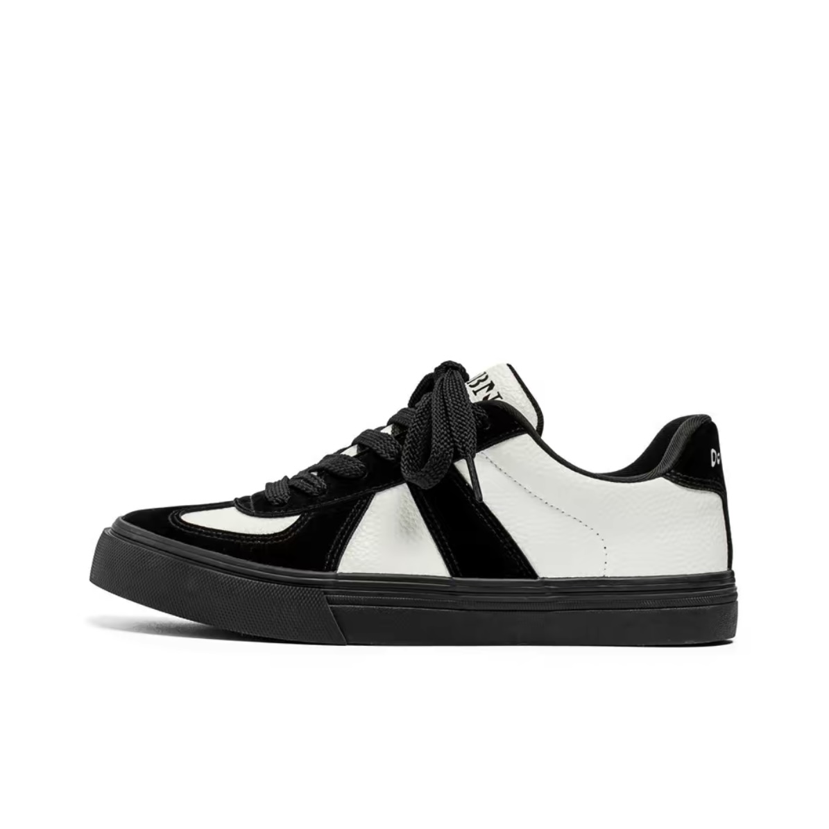 OBWA Низкие скейтерские кроссовки мужские бело-черные, цвет White Black
OBWA Низкие скейтерские кроссовки мужские бело-черные, цвет White Black