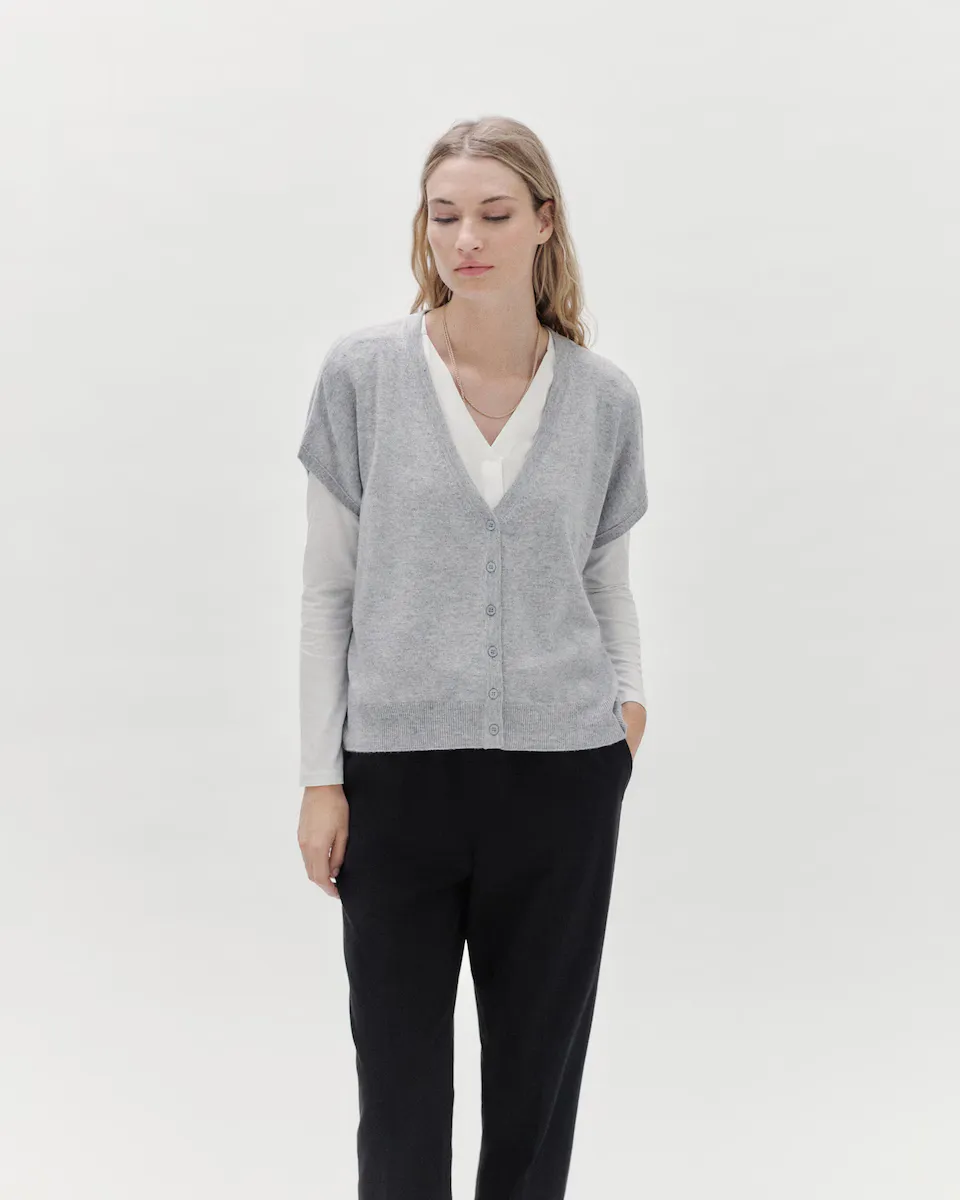 Женский кардиган с коротким рукавом и застежкой на пуговицы Caroll, светло-серый
Женский кардиган с коротким рукавом и застежкой на пуговицы Caroll, светло-серый