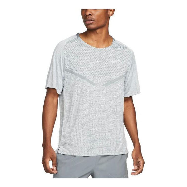 Футболка Nike Tech Knit Ultra Short-Sleeve 'Silver', цвет silver 
Футболка Nike Tech Knit Ultra Short-Sleeve 'Silver', цвет silver