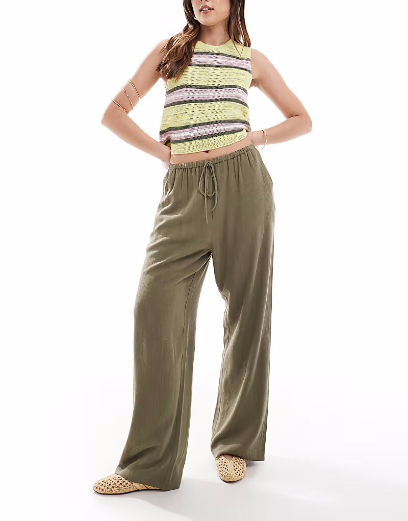 Широкие брюки Miss Selfridge из льна с завязками на талии
Широкие брюки Miss Selfridge из льна с завязками на талии