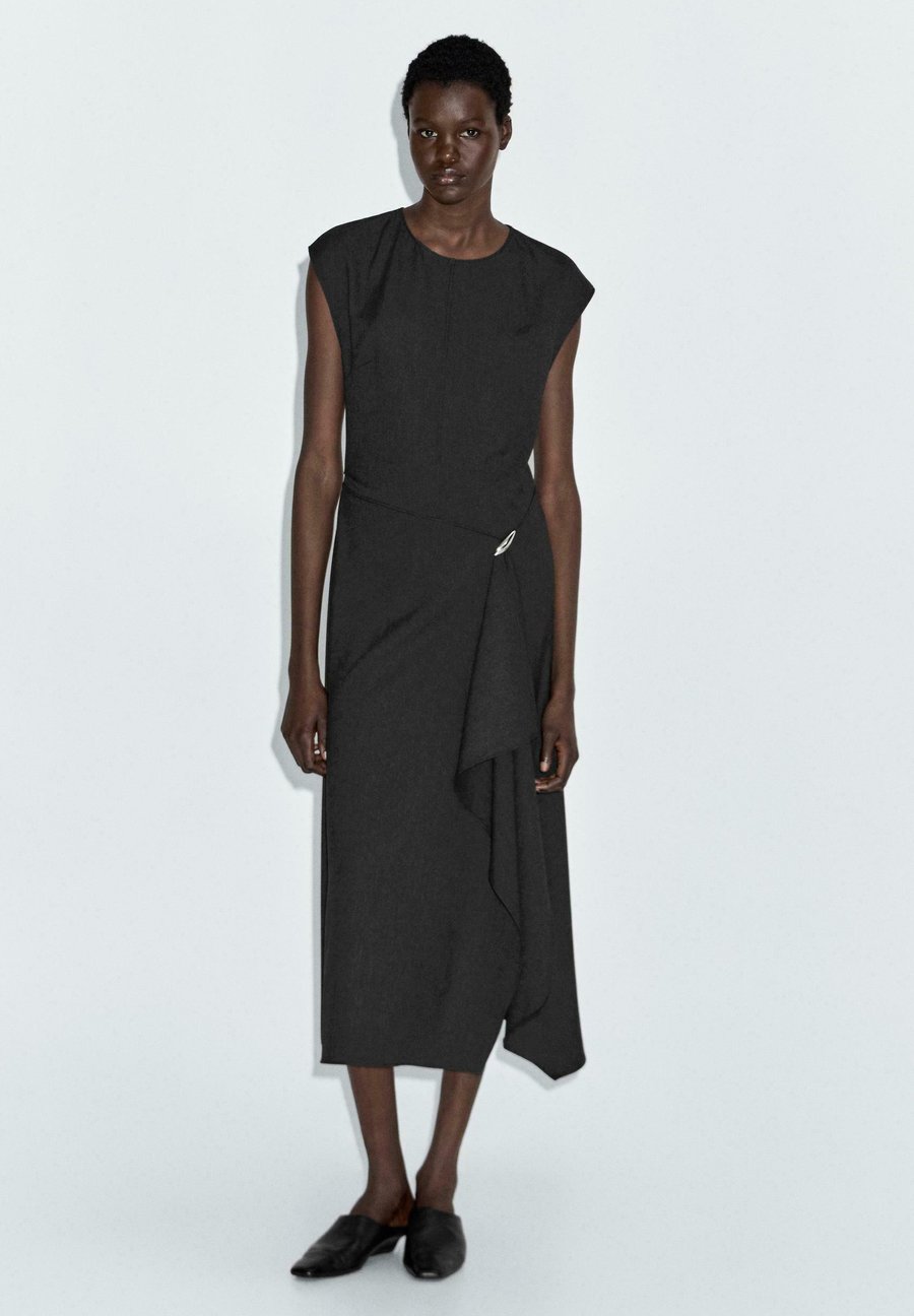 Платье Massimo Dutti MIDI WITH BROOCH DETAIL, Dark Grey
Платье Massimo Dutti MIDI WITH BROOCH DETAIL, Dark Grey