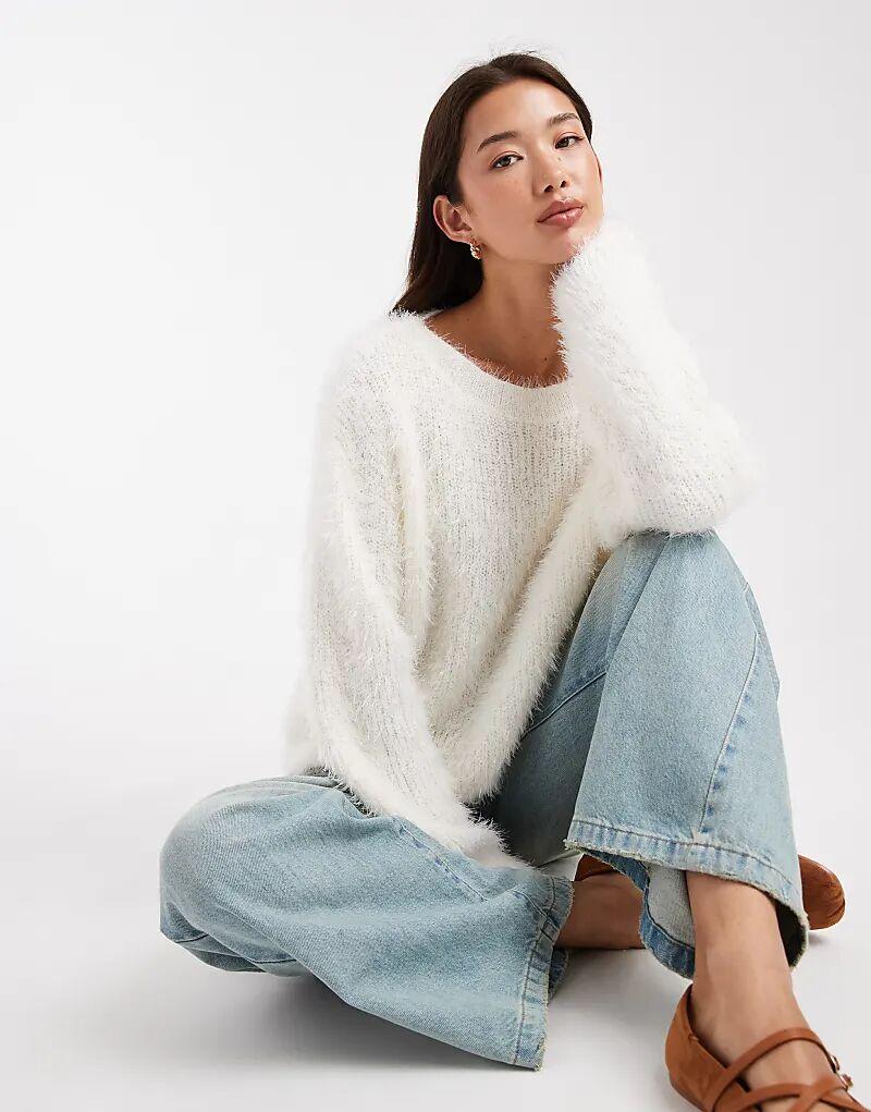 Асимметричный джемпер Miss Selfridge кремового цвета
Асимметричный джемпер Miss Selfridge кремового цвета