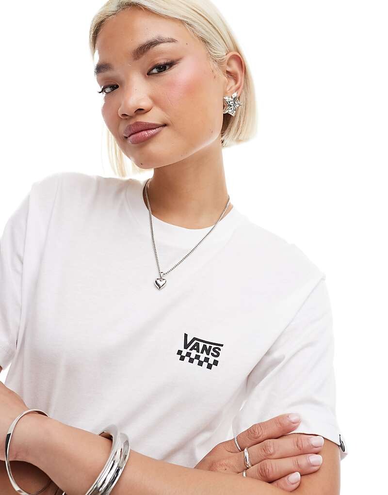 Белая футболка Vans с короткими рукавами и логотипом в виде шахматной доски на левой груди
Белая футболка Vans с короткими рукавами и логотипом в виде шахматной доски на левой груди