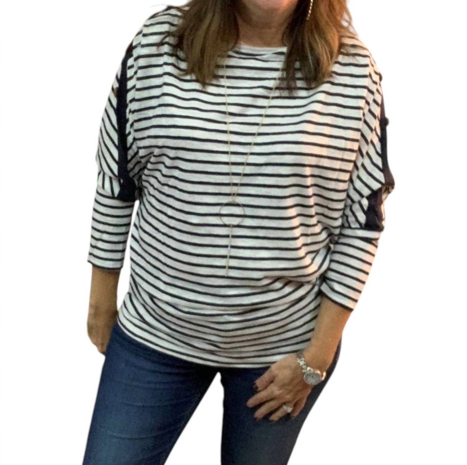 Полосатый топ в темно-синем Umgee
Полосатый топ в темно-синем Umgee