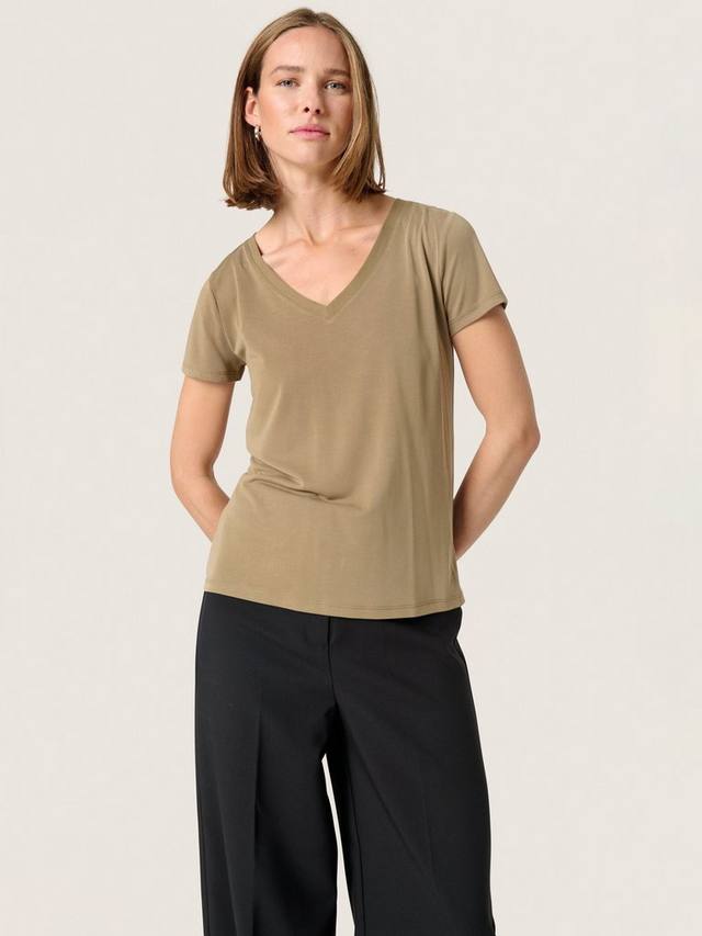 Футболка columbine Soaked In Luxury, цвет Covert Green
Футболка columbine Soaked In Luxury, цвет Covert Green