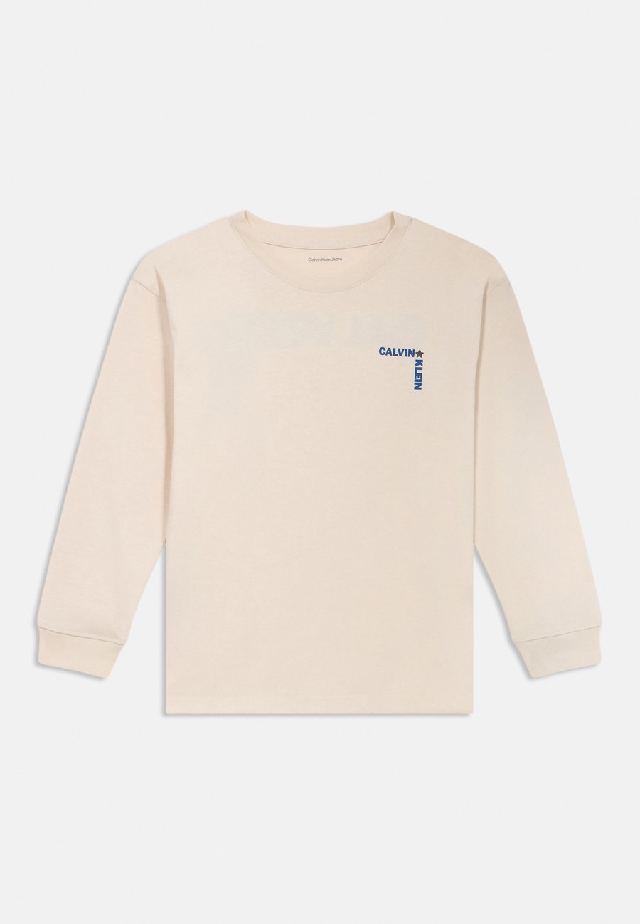 Топ Calvin Klein Jeans UNISEX, Whitecap Gray/Off-White
Топ Calvin Klein Jeans UNISEX, Whitecap Gray/Off-White