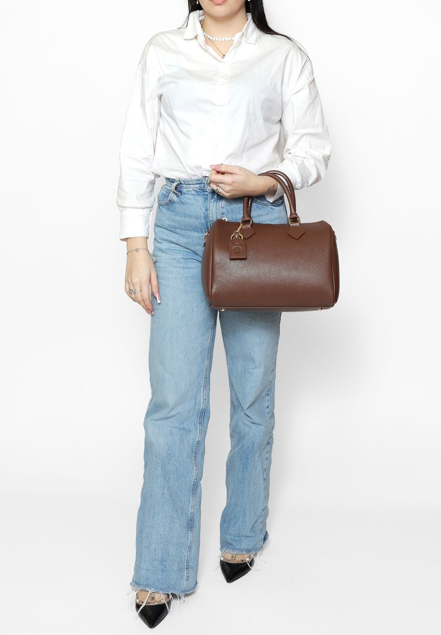 Сумка Chiara Ferretti BOWLER, D Marrone Brown/Brown
Сумка Chiara Ferretti BOWLER, D Marrone Brown/Brown