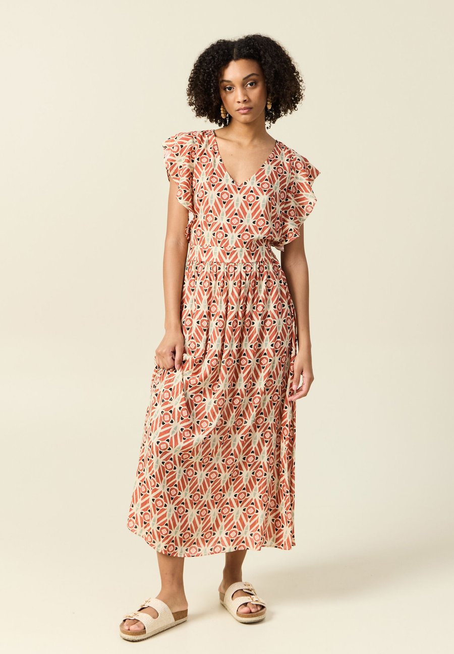 Платье BONOBO Jeans Maxi dress, Terracotta/Light Red
Платье BONOBO Jeans Maxi dress, Terracotta/Light Red