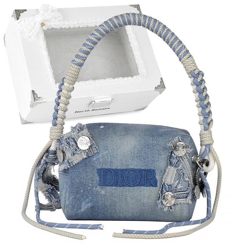 Косметички и сумки для туалетных принадлежностей унисекс DIOR
Косметички и сумки для туалетных принадлежностей унисекс DIOR